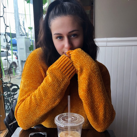 Profile Picture of Samantha Elfassy (@samnicole17) on Poshmark