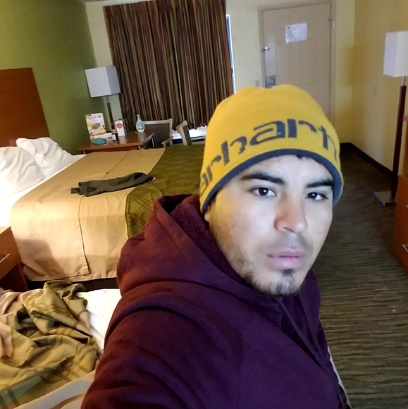 Profile Picture of Guillermo Nieves (@guillermonieves) on Poshmark