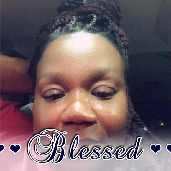 Profile Picture of Rashana Veal (@vealnicole) on Poshmark