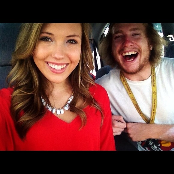 Profile Picture of Bri Hizel (@hizelbm) on Poshmark