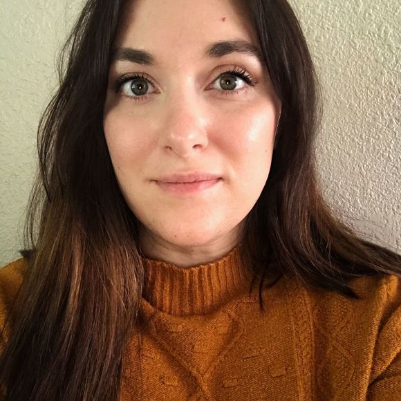 Profile Picture of Chelsie Henkle (@c_henkle) on Poshmark