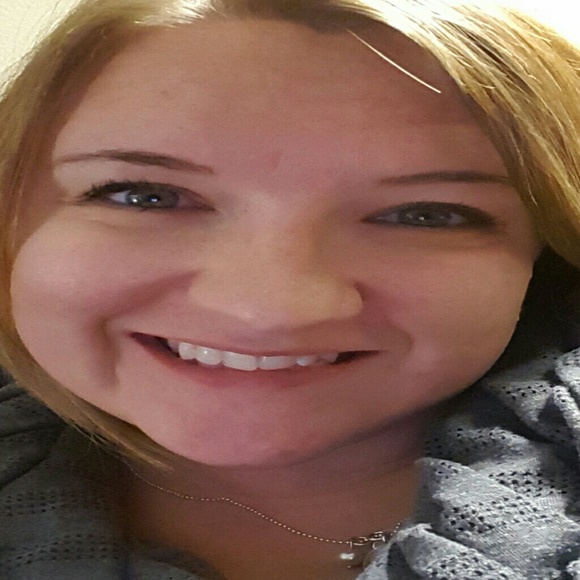 Profile Picture of Susie Steinert (@susiesteinert) on Poshmark