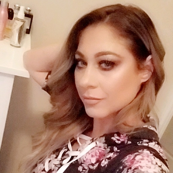 Profile Picture of Christina Giacobbe (@christinagia) on Poshmark