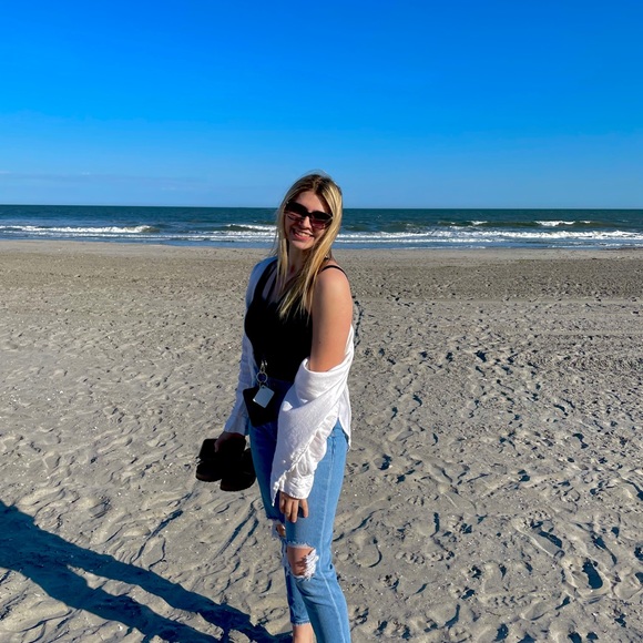 Profile Picture of Allie Gasparro (@agasparro12) on Poshmark