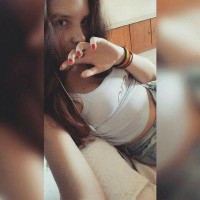 Profile Picture of Júlia Angst (@juliangxt) on Twitter