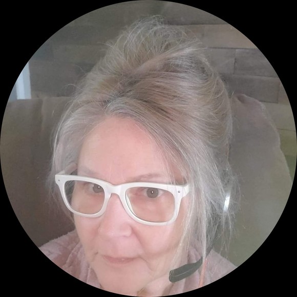 Profile Picture of Vivian Lackey (@vivsloans) on Poshmark