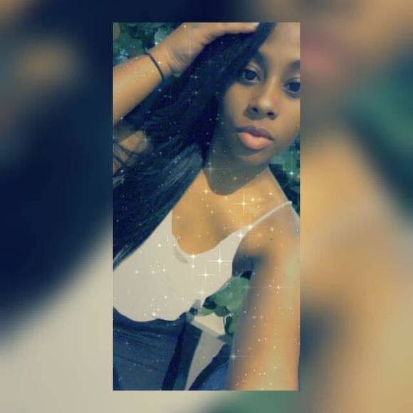 Profile Picture of Daviela Soriano quiroz (@davielas) on Poshmark