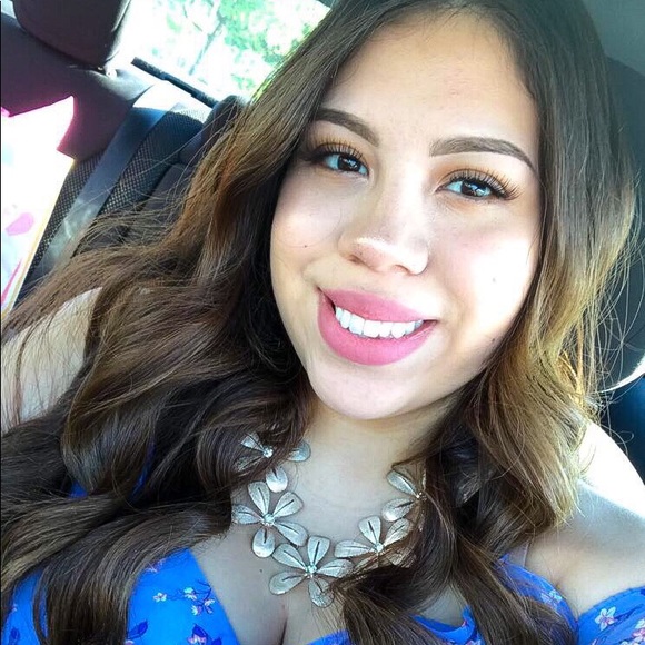 Profile Picture of Lizeth Rivera (@lizrivera667) on Poshmark