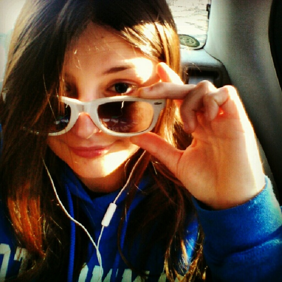 Profile Picture of Crystal Berggren (@batmansuperfly) on Poshmark