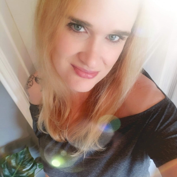 Profile Picture of Jamie Schelling (@schellingjamie) on Poshmark