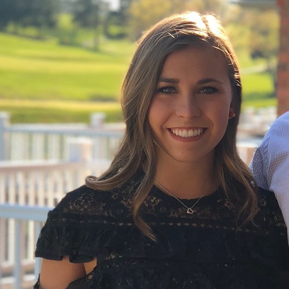 Profile Picture of Libby Hinken (@lahinken) on Poshmark