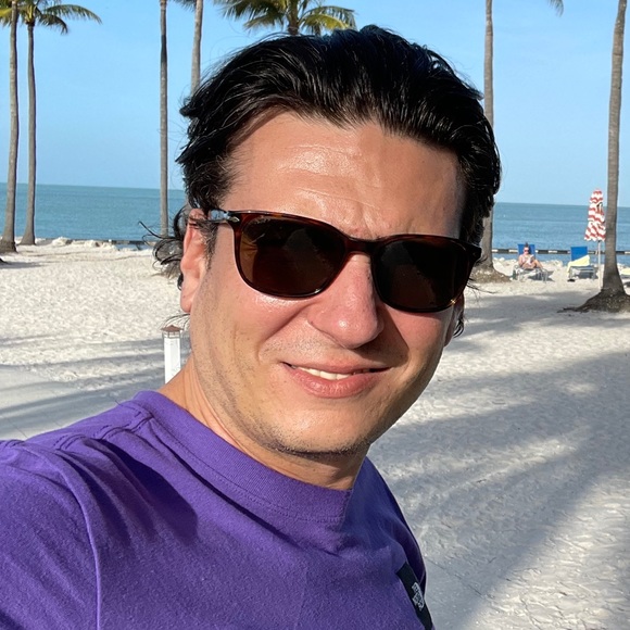 Profile Picture of Aleksandar Rakocevic (@sasarako030) on Poshmark