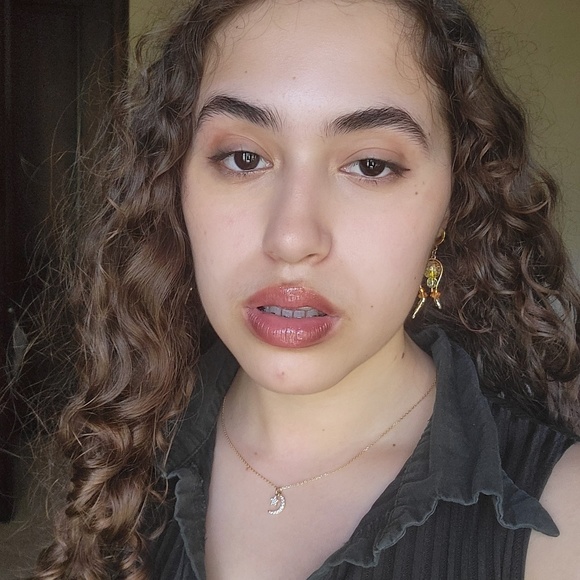 Profile Picture of Arely Solis (@solis_a510) on Poshmark