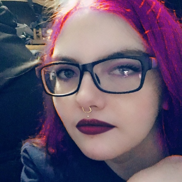 Profile Picture of Lorissa Byrley (@battlepope) on Poshmark