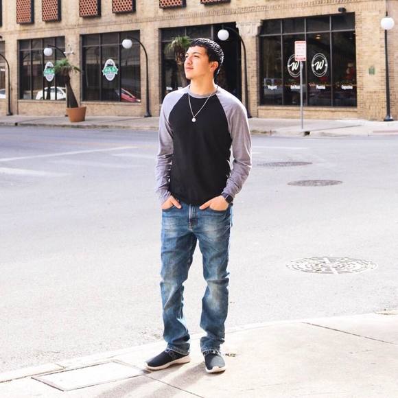 Profile Picture of Chris Mendoza (@cm2155520) on Poshmark