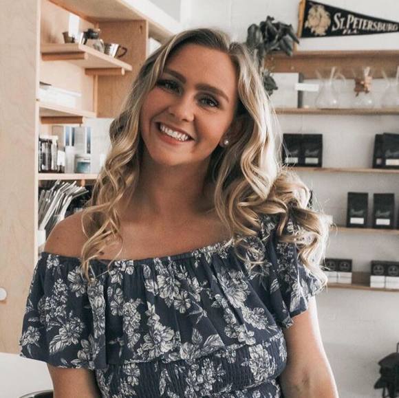 Profile Picture of Danielle Blenis (@danielleblenis) on Poshmark