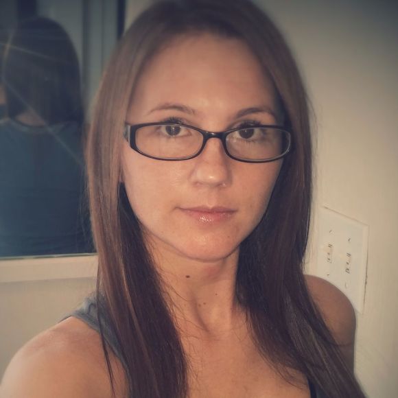 Profile Picture of Brandi Bisbee (@bbisbee0236) on Poshmark