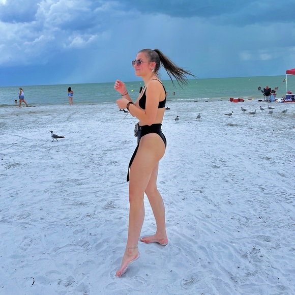 Riley Swigonski - Poshmark Profile Picture of Riley Swigonski (@r_swigonski) on Poshmark