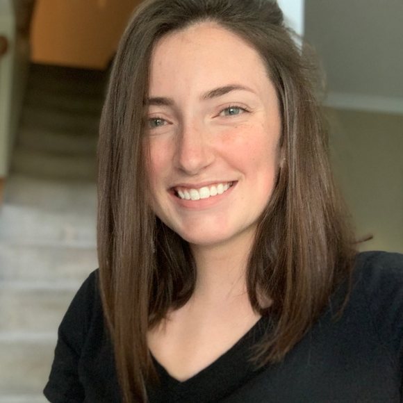 Profile Picture of Danielle Schafernak (@danielleschaf) on Poshmark