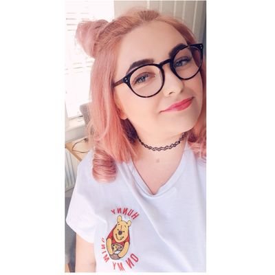 Profile Picture of Dani🌙 (@Danielle_Jay19) on Twitter
