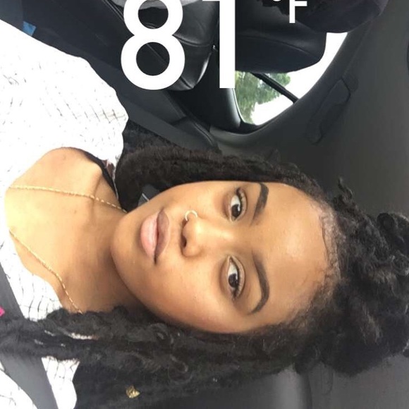 Profile Picture of Jada Hughes (@jalexisi) on Poshmark