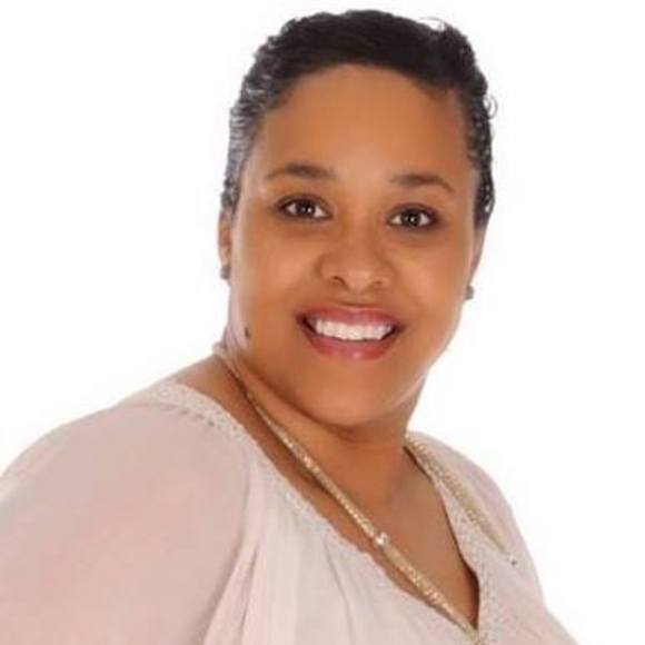 Profile Picture of Naima-ra Gianquinto (@alignfamily) on Poshmark