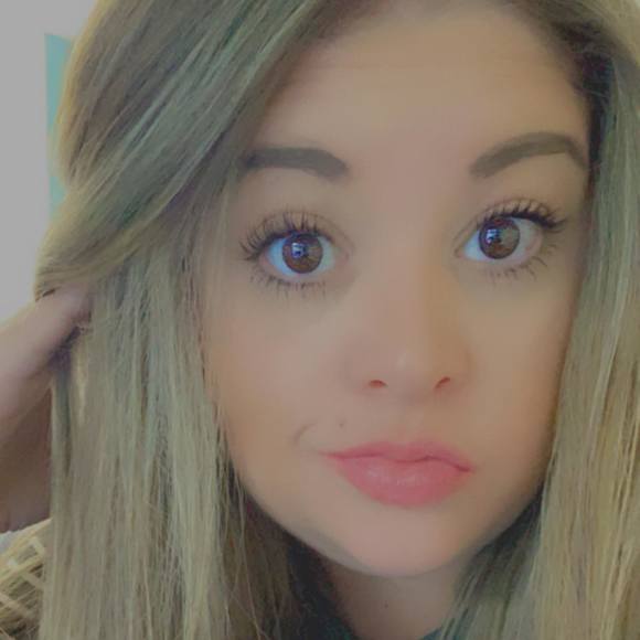 Profile Picture of Sarah Kvamme (@sarahkvamme) on Poshmark