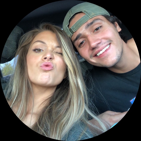 Profile Picture of Railey Smelley (@rai_smelley) on Poshmark