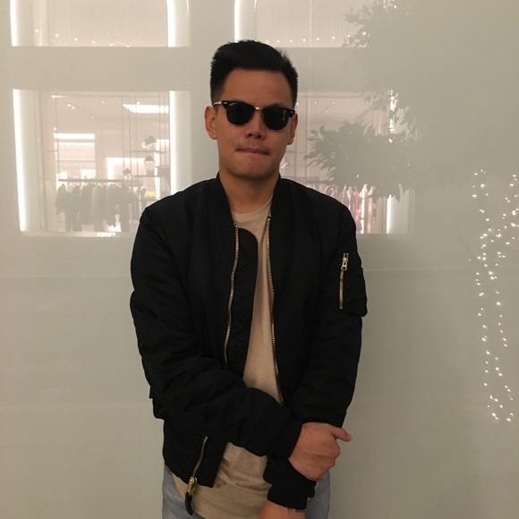 Profile Picture of Aaron justin Ong (@aaronjustinong) on Poshmark