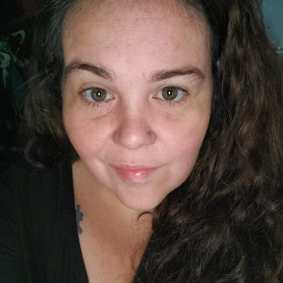 Profile Picture of Sarah Cauthon (@thats_me_84) on Poshmark