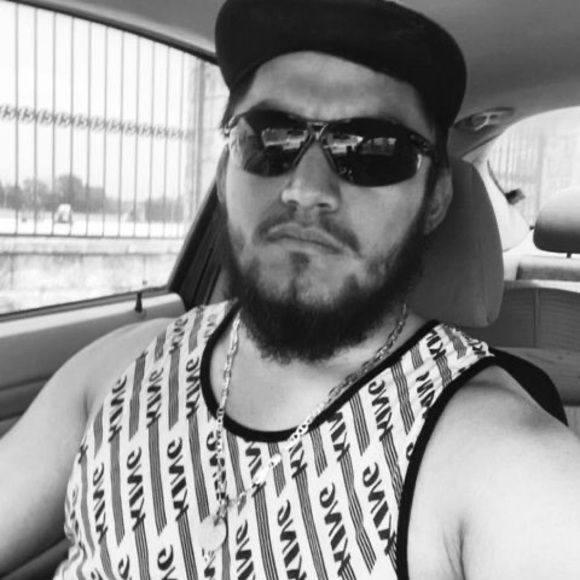 Profile Picture of Eich Steven (@hugosaravia0322) on Poshmark