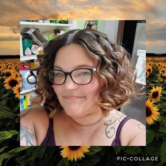 Profile Picture of April Stickles (@aprilstickles) on Poshmark