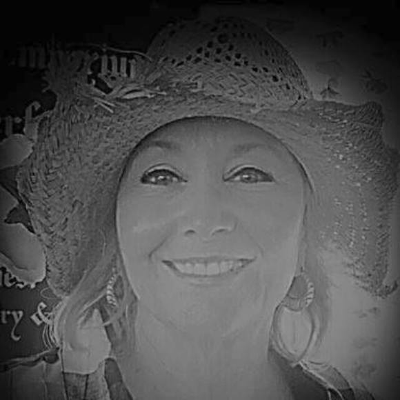 Debbie Younkin - Poshmark Profile Picture of Debbie Younkin (@dyounkin) on Poshmark