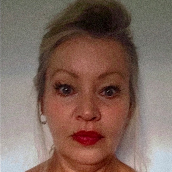 Profile Picture of Paula Perks (@paula_perks) on Poshmark