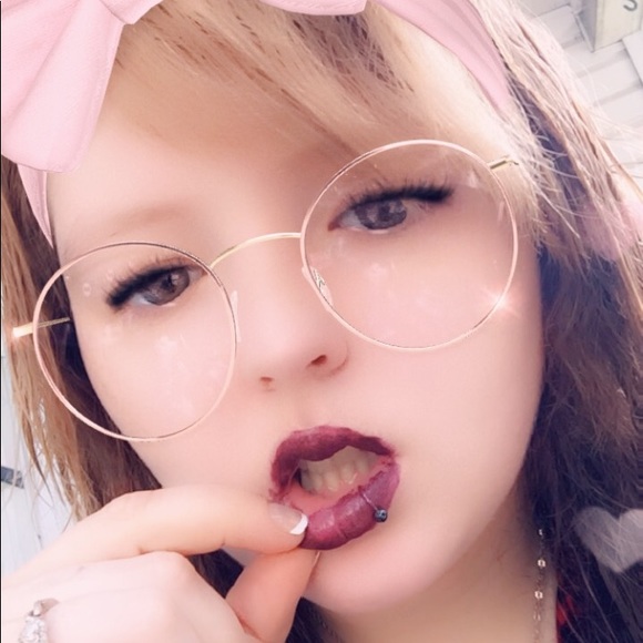 Profile Picture of Raychel Aberts (@raychellejone) on Poshmark