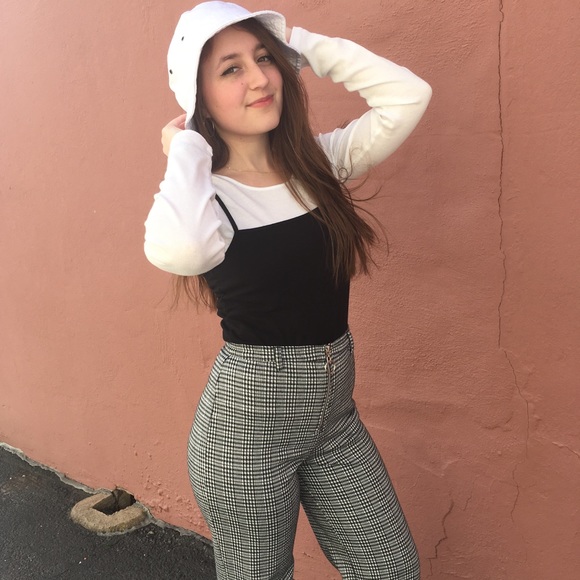 Profile Picture of Kirsten Stoneking (@kirsten_erin) on Poshmark