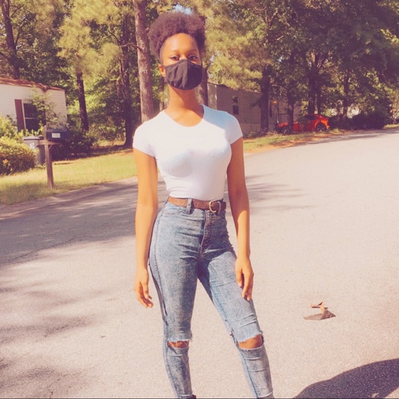 Alexzia Rainge - Poshmark Profile Picture of Alexzia Rainge (@alexziarainge) on Poshmark