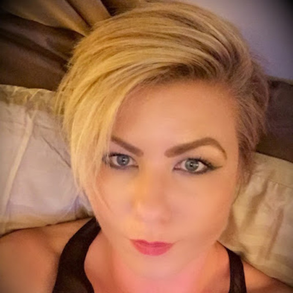 Profile Picture of Amber Hendricks (@elysiumlady1) on Poshmark
