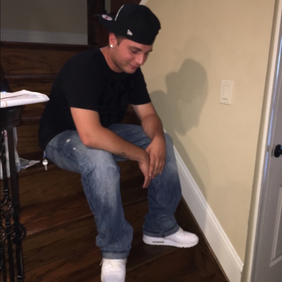 Profile Picture of James Neyland (@james1109) on Poshmark