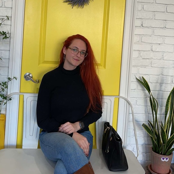 Profile Picture of Kim Spangler (@kim_spangler) on Poshmark