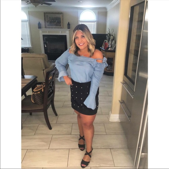 Profile Picture of Julia Pugliese (@julpugliesee) on Poshmark