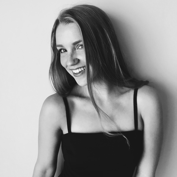 Profile Picture of Alissa Lacourse (@allielacourse) on Poshmark