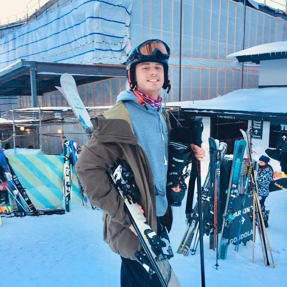 Profile Picture of Ian Linaweaver (@ianlinaweaver) on Poshmark