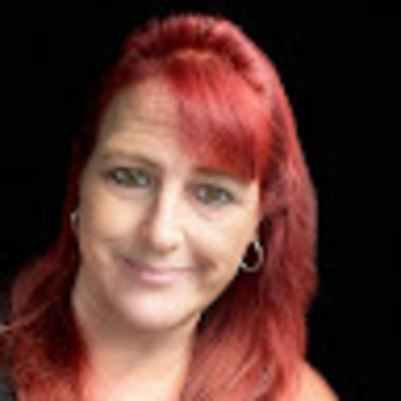 Profile Picture of Janet Cunningham (@janetcunning420) on Poshmark