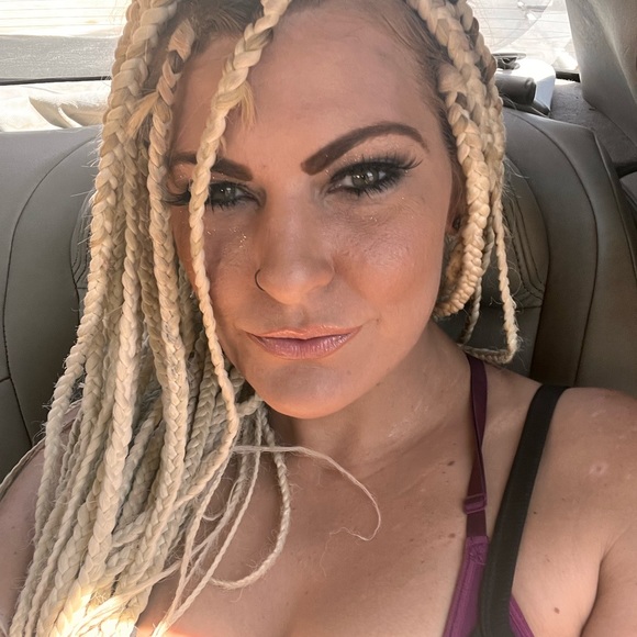 Profile Picture of Brittany Velten (@bvelten23) on Poshmark