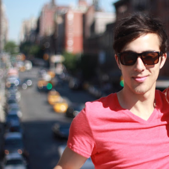 Profile Picture of Simon Muir-filene (@simonmuirfilene) on Poshmark