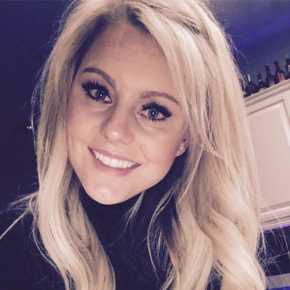 Profile Picture of Dina Eckland (@dinaeckland) on Poshmark