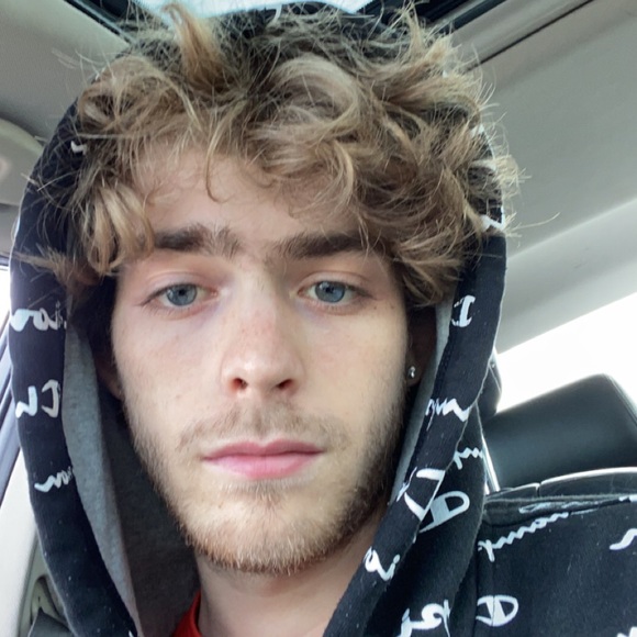 Profile Picture of Tyler Stephenson (@tylerstephen150) on Poshmark