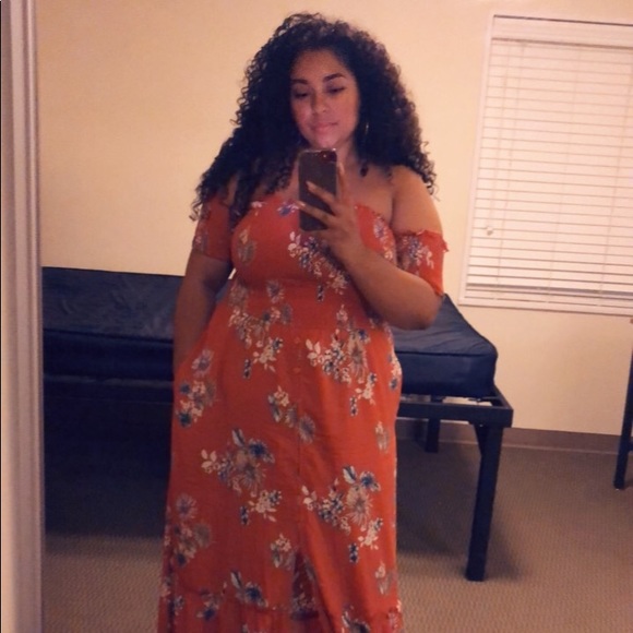 Profile Picture of Vidalis Delgado (@this_girl_v) on Poshmark