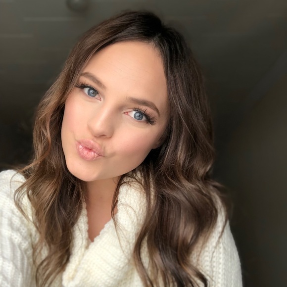 Profile Picture of Breanna Jazowski (@bremae01) on Poshmark